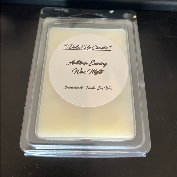 DolledUp Candles- Autumn Evening- Vanilla Snickerdoodle Scented Wax Melts - Picture 2 of 3